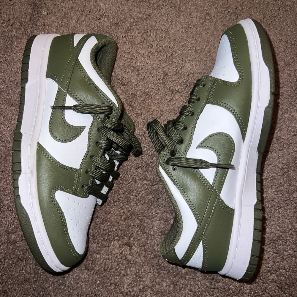 Nike Kids Green and White Sneakers